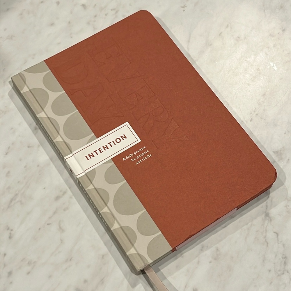 GUIDED JOURNAL - INTENTION EVERY DAY - A daily practice for purpose and clarity
